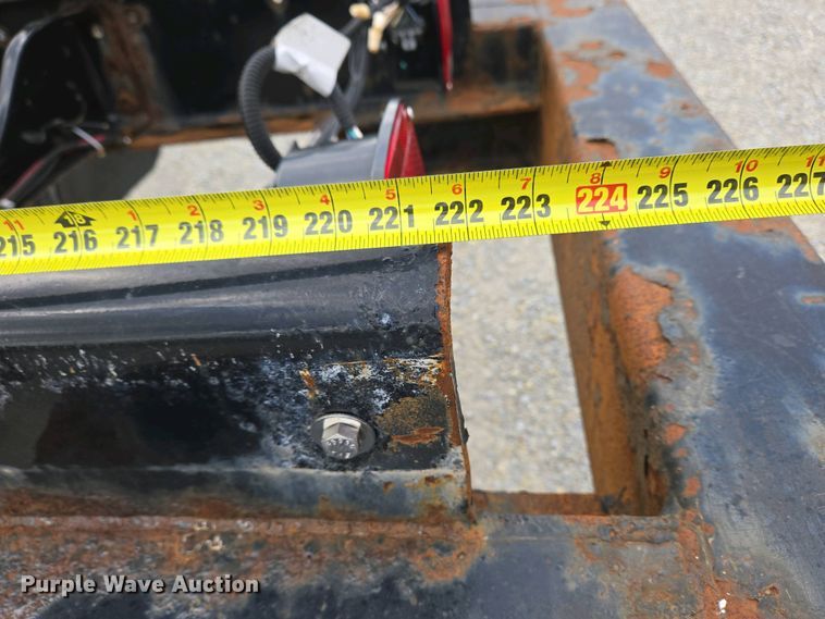 image for item EC4195 2007 International 4300 SBA truck cab and chassis