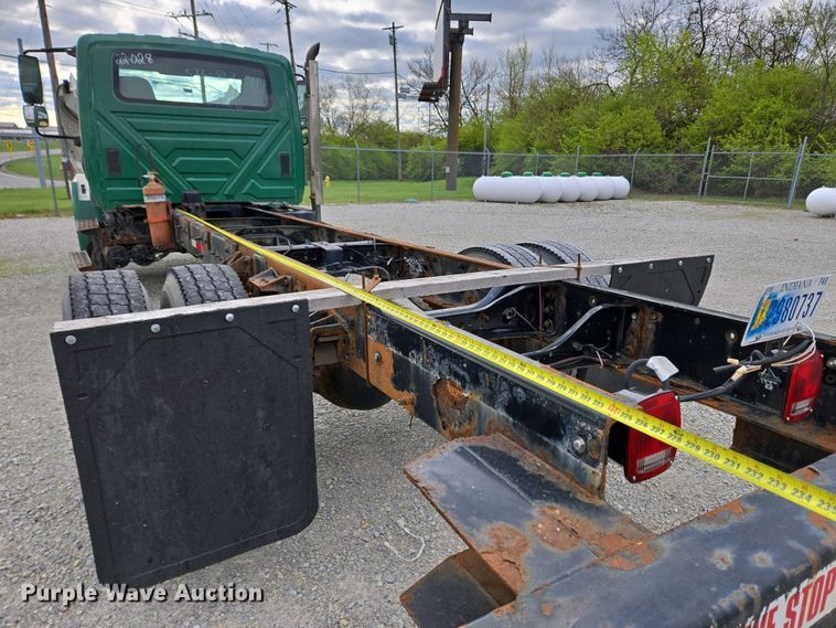 image for item EC4195 2007 International 4300 SBA truck cab and chassis