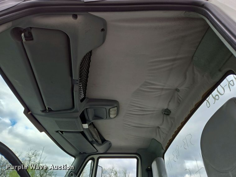 image for item EC4195 2007 International 4300 SBA truck cab and chassis