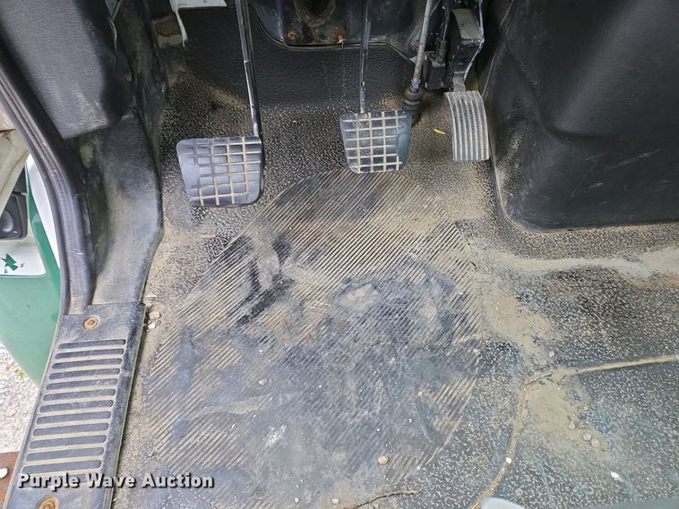 image for item EC4195 2007 International 4300 SBA truck cab and chassis