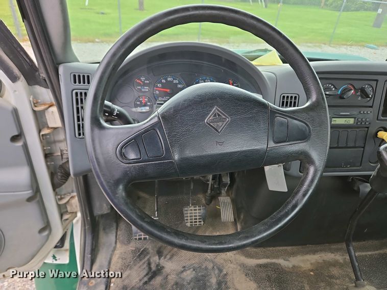 image for item EC4195 2007 International 4300 SBA truck cab and chassis