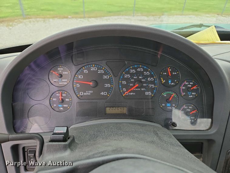 image for item EC4195 2007 International 4300 SBA truck cab and chassis