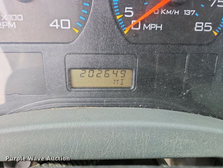 image for item EC4195 2007 International 4300 SBA truck cab and chassis