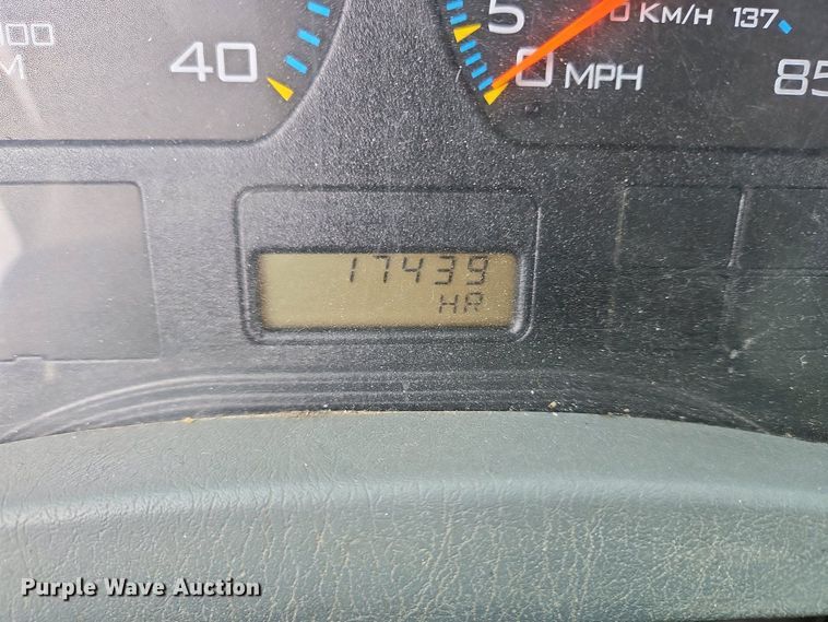 image for item EC4195 2007 International 4300 SBA truck cab and chassis