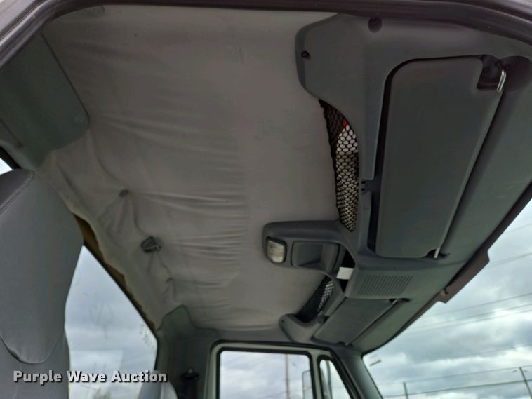 image for item EC4195 2007 International 4300 SBA truck cab and chassis