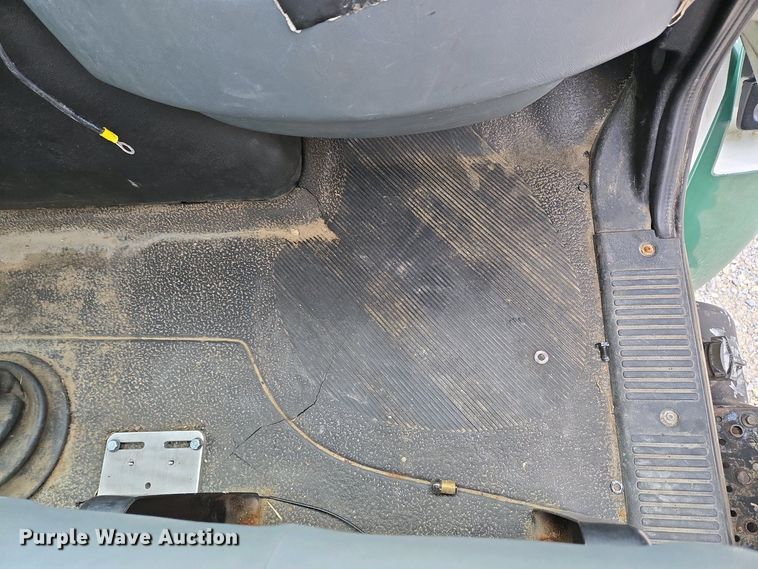 image for item EC4195 2007 International 4300 SBA truck cab and chassis