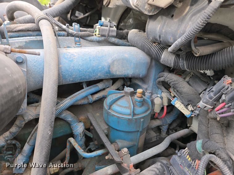 image for item EC4195 2007 International 4300 SBA truck cab and chassis