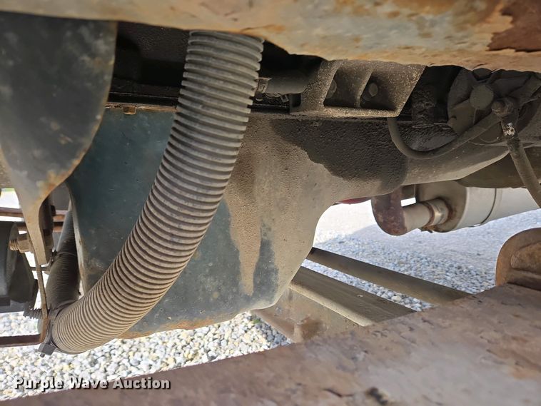 image for item EC4195 2007 International 4300 SBA truck cab and chassis