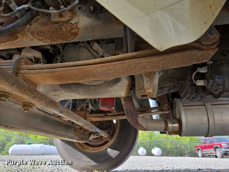 image for item EC4195 2007 International 4300 SBA truck cab and chassis