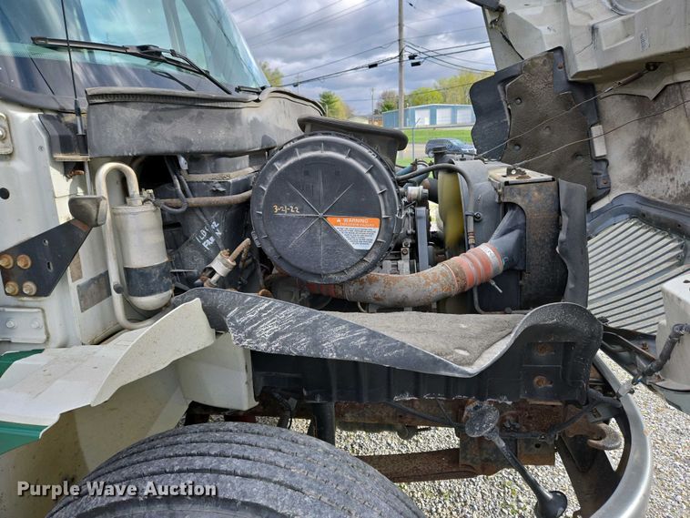 image for item EC4195 2007 International 4300 SBA truck cab and chassis