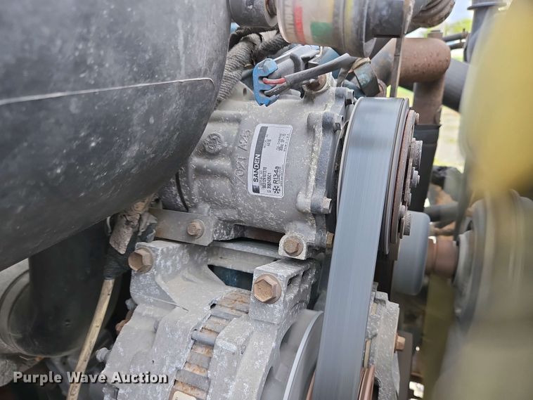 image for item EC4195 2007 International 4300 SBA truck cab and chassis