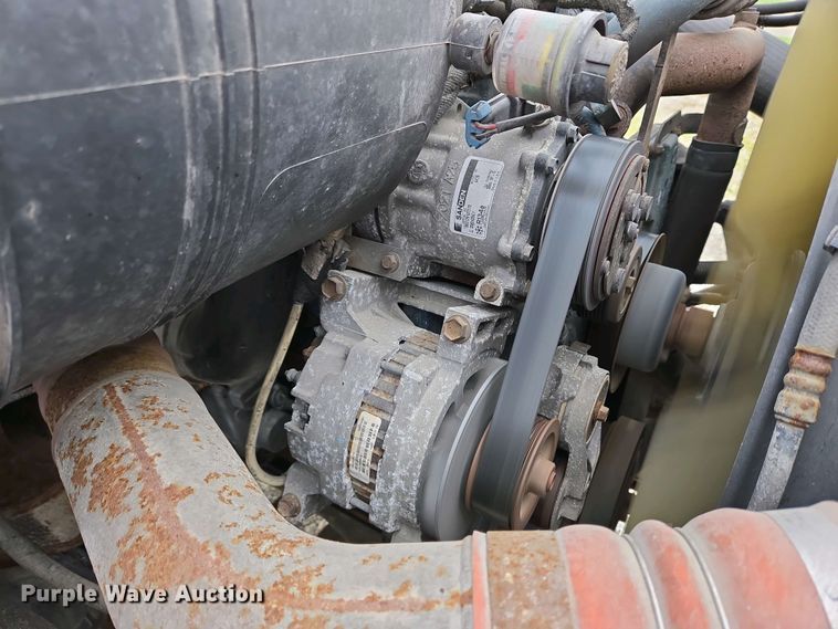 image for item EC4195 2007 International 4300 SBA truck cab and chassis