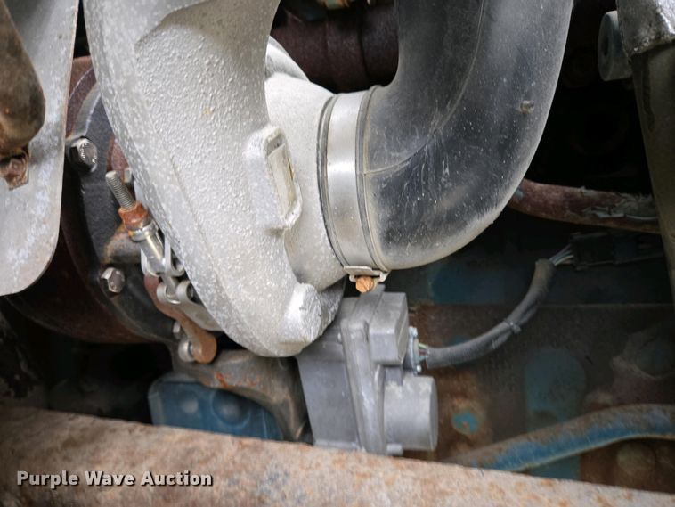 image for item EC4195 2007 International 4300 SBA truck cab and chassis