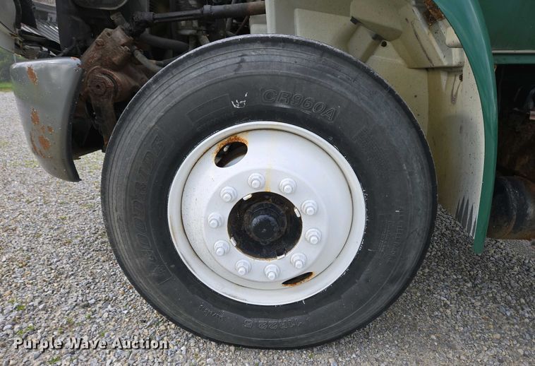 image for item EC4195 2007 International 4300 SBA truck cab and chassis