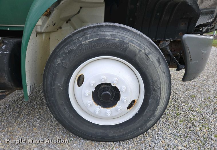 image for item EC4195 2007 International 4300 SBA truck cab and chassis