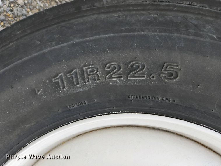 image for item EC4195 2007 International 4300 SBA truck cab and chassis