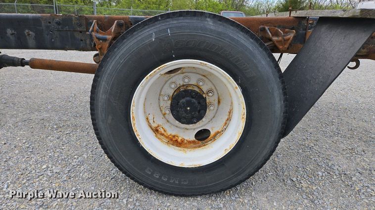 image for item EC4195 2007 International 4300 SBA truck cab and chassis