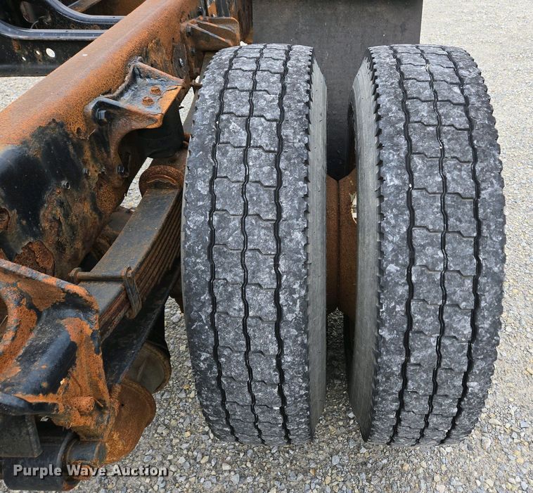 image for item EC4195 2007 International 4300 SBA truck cab and chassis