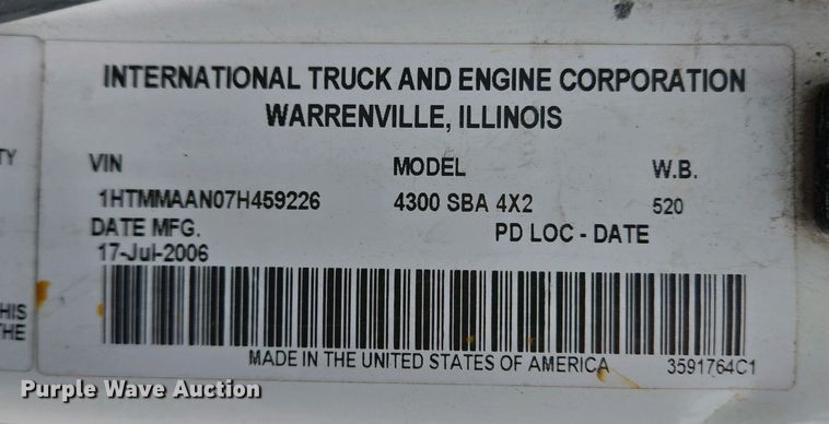 image for item EC4195 2007 International 4300 SBA truck cab and chassis