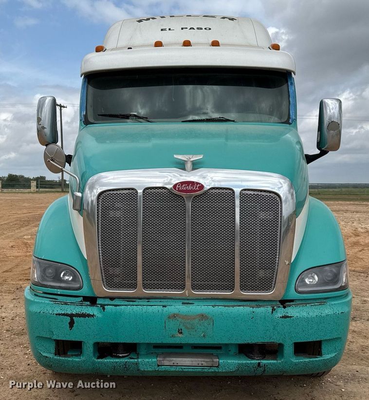 image for item ED5580 2010 Peterbilt 387 semi truck