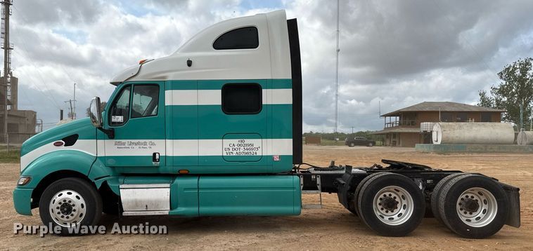 image for item ED5580 2010 Peterbilt 387 semi truck