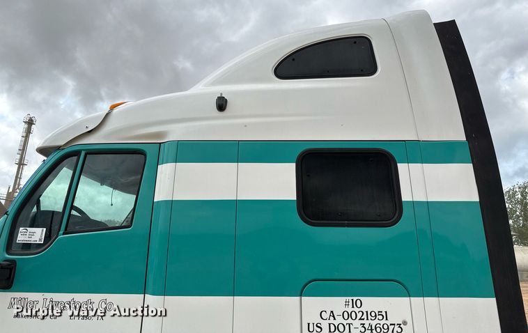 image for item ED5580 2010 Peterbilt 387 semi truck