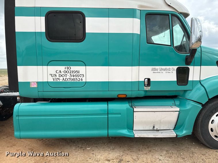 image for item ED5580 2010 Peterbilt 387 semi truck