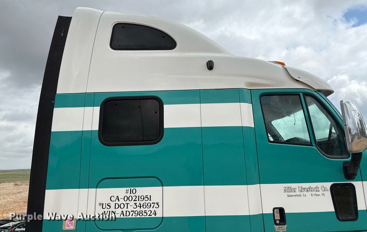 image for item ED5580 2010 Peterbilt 387 semi truck