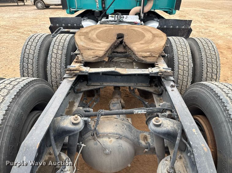 image for item ED5580 2010 Peterbilt 387 semi truck