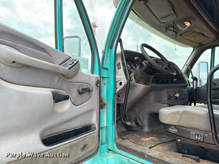 image for item ED5580 2010 Peterbilt 387 semi truck