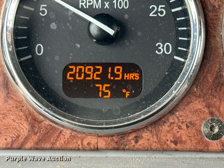 image for item ED5580 2010 Peterbilt 387 semi truck