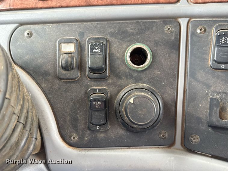 image for item ED5580 2010 Peterbilt 387 semi truck