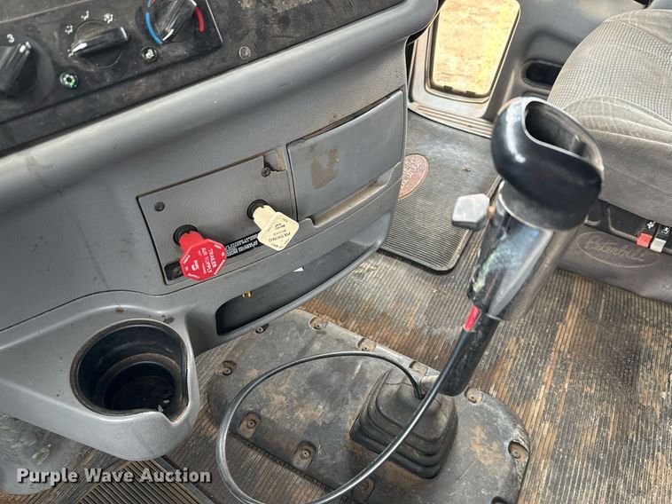 image for item ED5580 2010 Peterbilt 387 semi truck