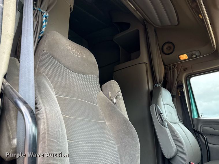 image for item ED5580 2010 Peterbilt 387 semi truck