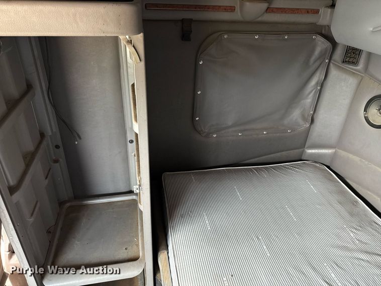 image for item ED5580 2010 Peterbilt 387 semi truck