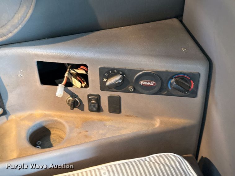 image for item ED5580 2010 Peterbilt 387 semi truck