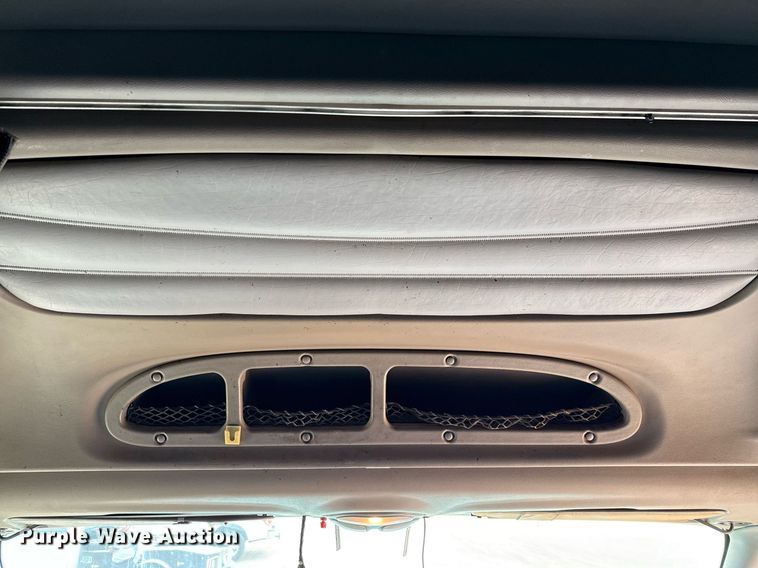 image for item ED5580 2010 Peterbilt 387 semi truck