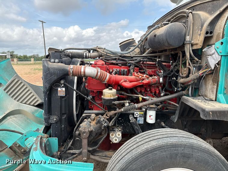 image for item ED5580 2010 Peterbilt 387 semi truck