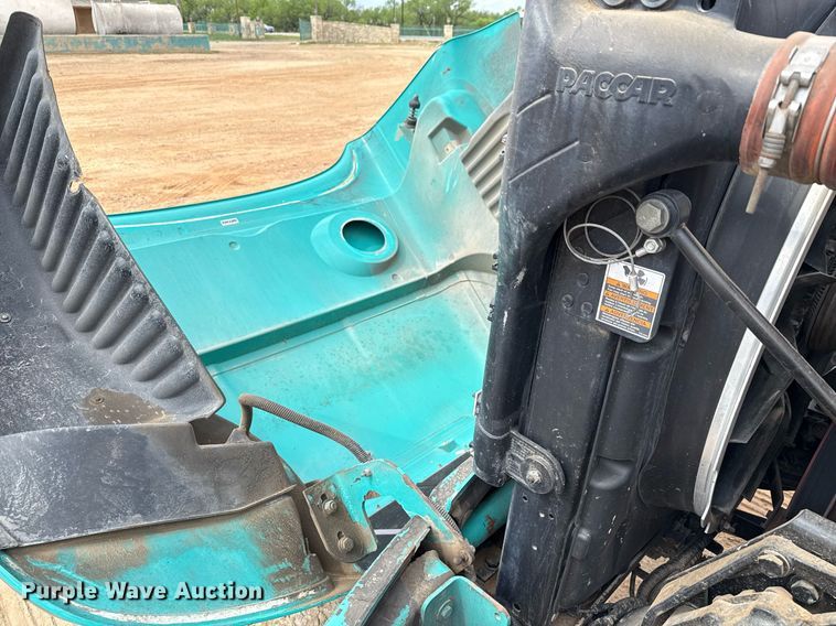 image for item ED5580 2010 Peterbilt 387 semi truck