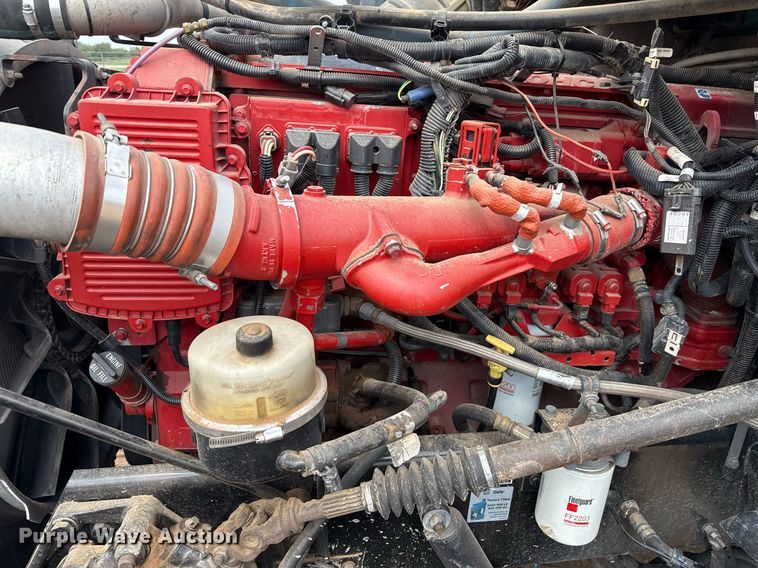 image for item ED5580 2010 Peterbilt 387 semi truck