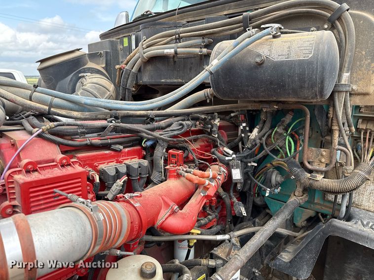 image for item ED5580 2010 Peterbilt 387 semi truck