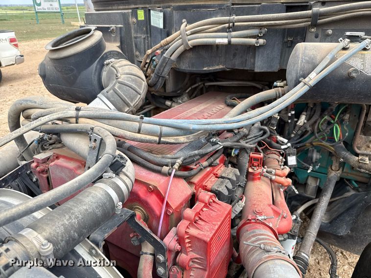 image for item ED5580 2010 Peterbilt 387 semi truck