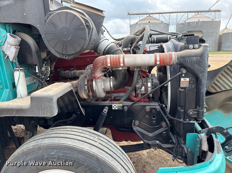 image for item ED5580 2010 Peterbilt 387 semi truck