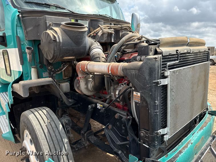 image for item ED5580 2010 Peterbilt 387 semi truck