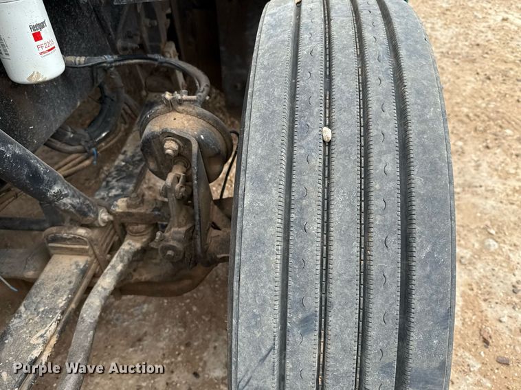 image for item ED5580 2010 Peterbilt 387 semi truck