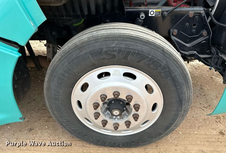 image for item ED5580 2010 Peterbilt 387 semi truck