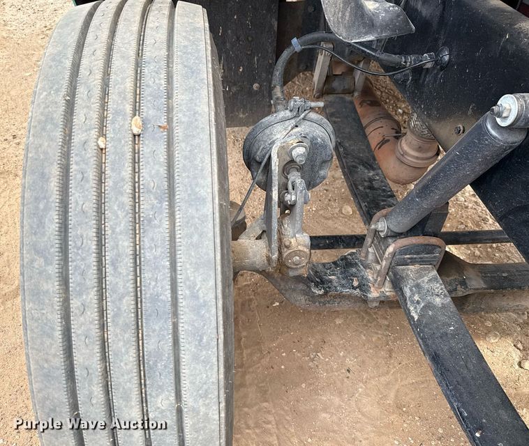 image for item ED5580 2010 Peterbilt 387 semi truck