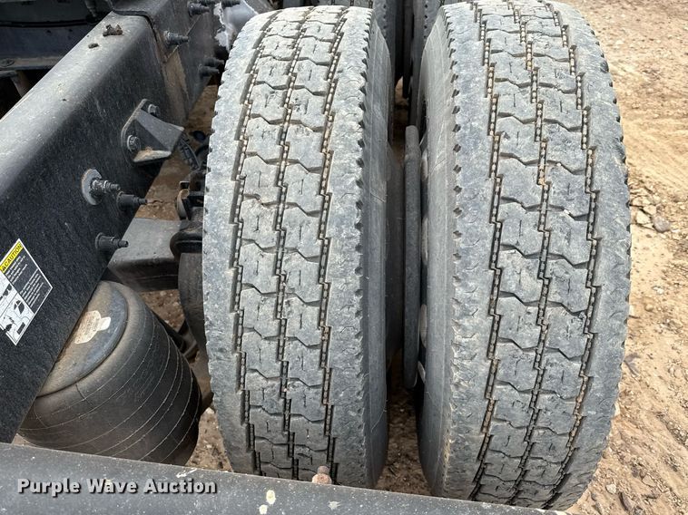 image for item ED5580 2010 Peterbilt 387 semi truck