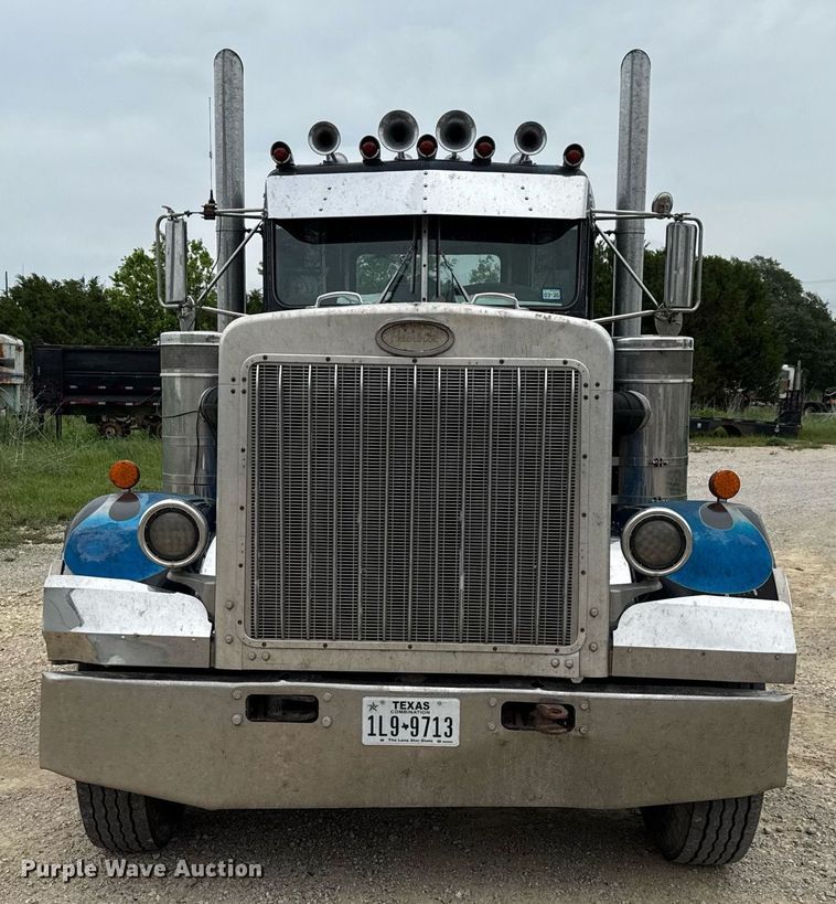 image for item ED5597 1983 Peterbilt  359 semi truck