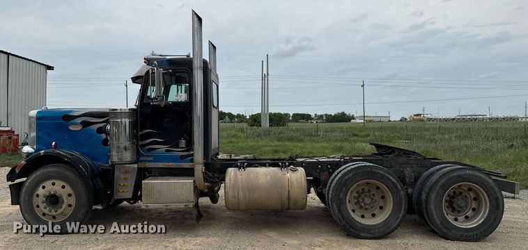 image for item ED5597 1983 Peterbilt  359 semi truck